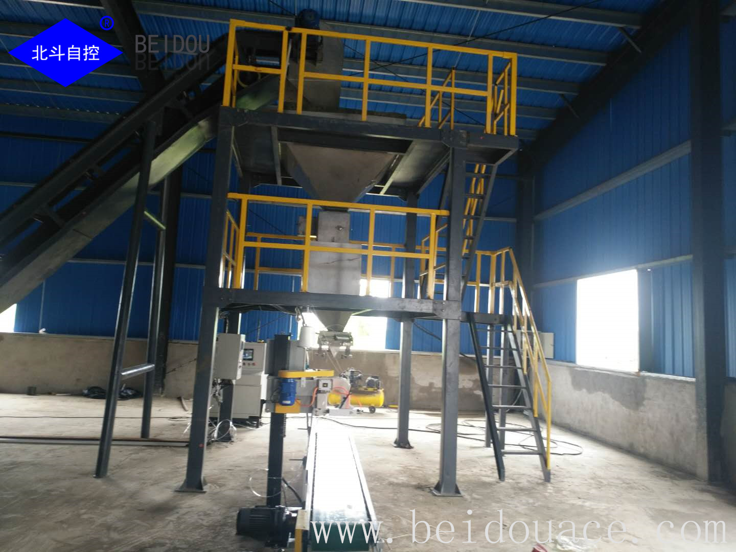 fertilizer machine in lower height plant