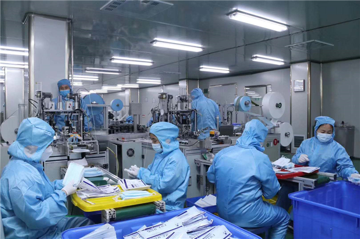 To help our customers，we supply masks