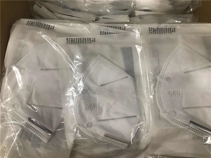 To help our customers，we supply masks