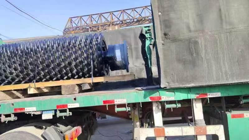 High-est efficiency twin roller crusher dispatch to Middle Asia clients