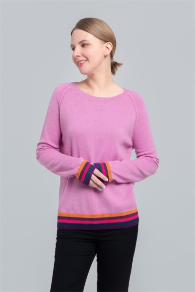 Round neck sweater with rainbow contrast colo at hem