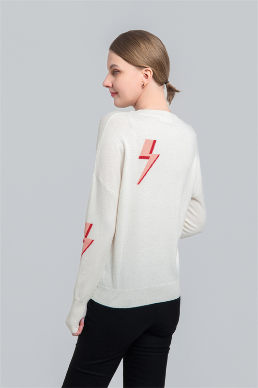 Round neck pullover with intarsia lightning Round neck pullover with intarsia lightning
