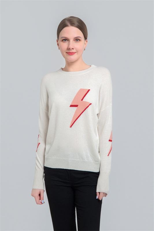 Round neck pullover with intarsia lightning Round neck pullover with intarsia lightning