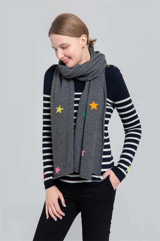 Loose knitting scarf Loose knitting scarf