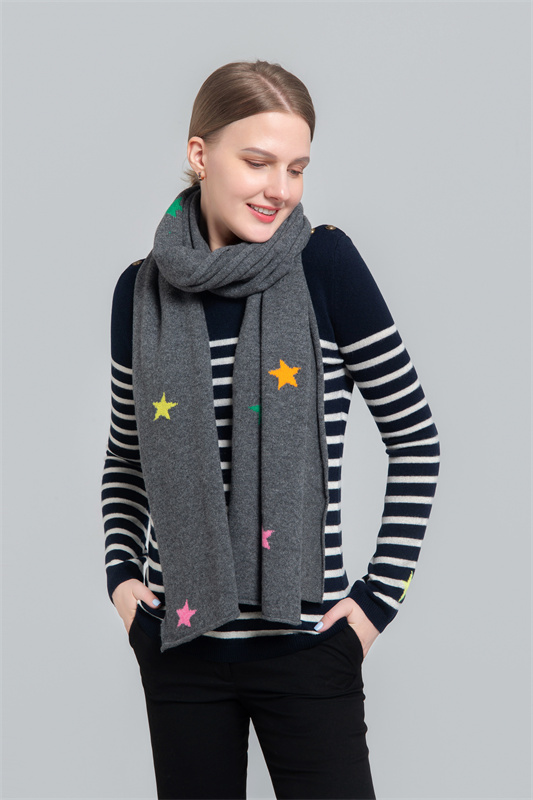 Loose knitting scarf Loose knitting scarf