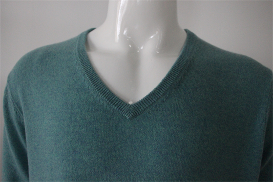 Men's V neck sweater