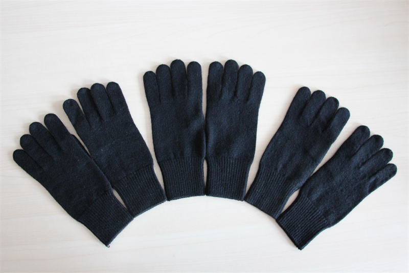 Flat knitted gloves Flat knitted gloves