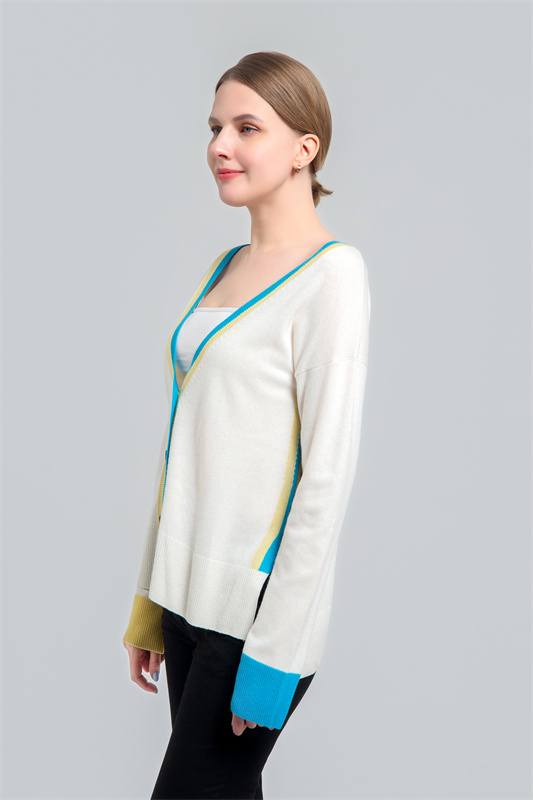 Women's cardigan with contrast color Women's cardigan with contrast color