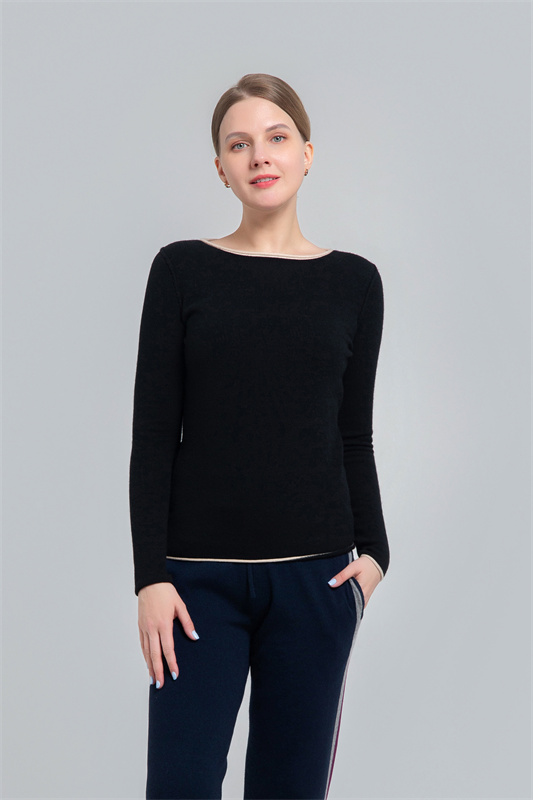 Women's Round neck sweater with contrast elbow patch Women's Round neck sweater with contrast elbow patch